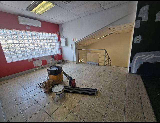 1,510M² WAREHOUSE TO LET IN PAARDEN EILAND